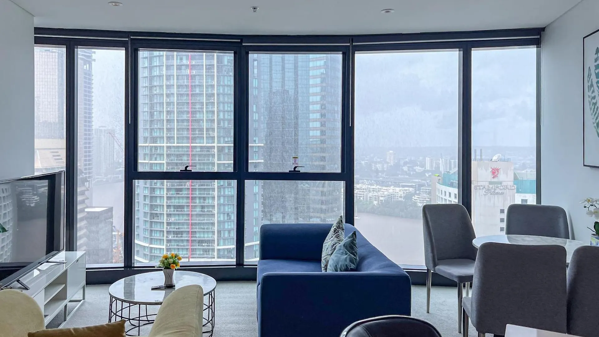Stunning 1Br River View Retreat In Cbd'S Heart Brisbane Australia