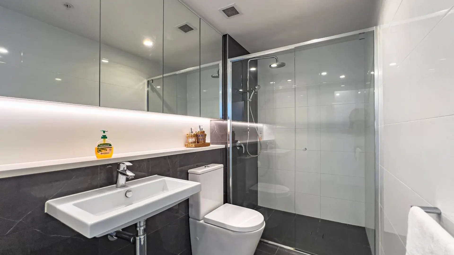 Stunning 1Br River View Retreat In Cbd'S Heart ブリスベン 0*,  オーストラリア